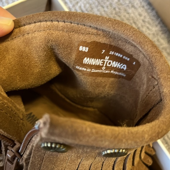 MINNETONKA DOUBLE FRINGE SIDE ZIP BOOTIE - Picture 9 of 10